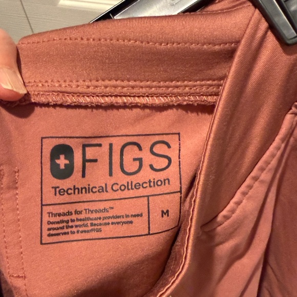 Women Figs Scrub set in Mauve - Picture 4 of 5